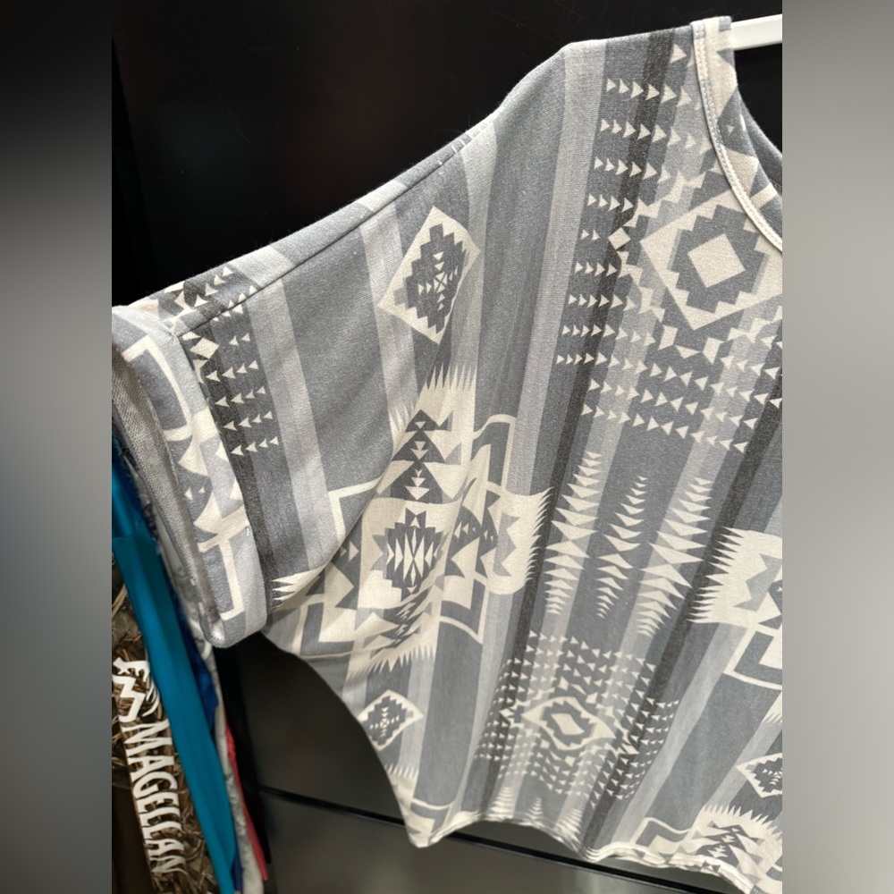 L Gray Aztec Top - Picture 3 of 5